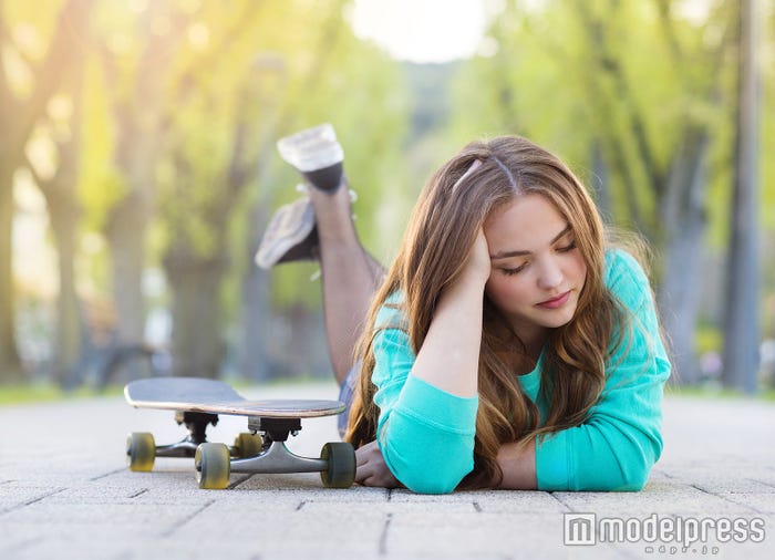 奥手女子から抜け出すには…(photo by Halfpoint/ Fotolia)