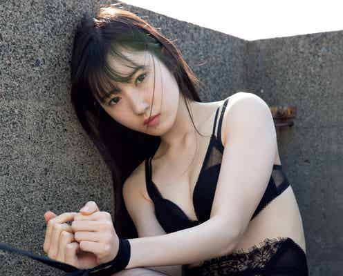鶯籠・ばんぱいあ、美脚を大胆披露 艶やかに素肌魅せ