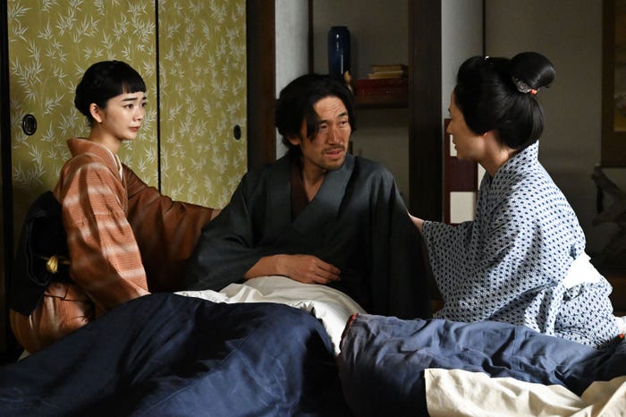 見上愛、本田大輔、伊勢佳世「風、薫る」第71話(C)NHK
