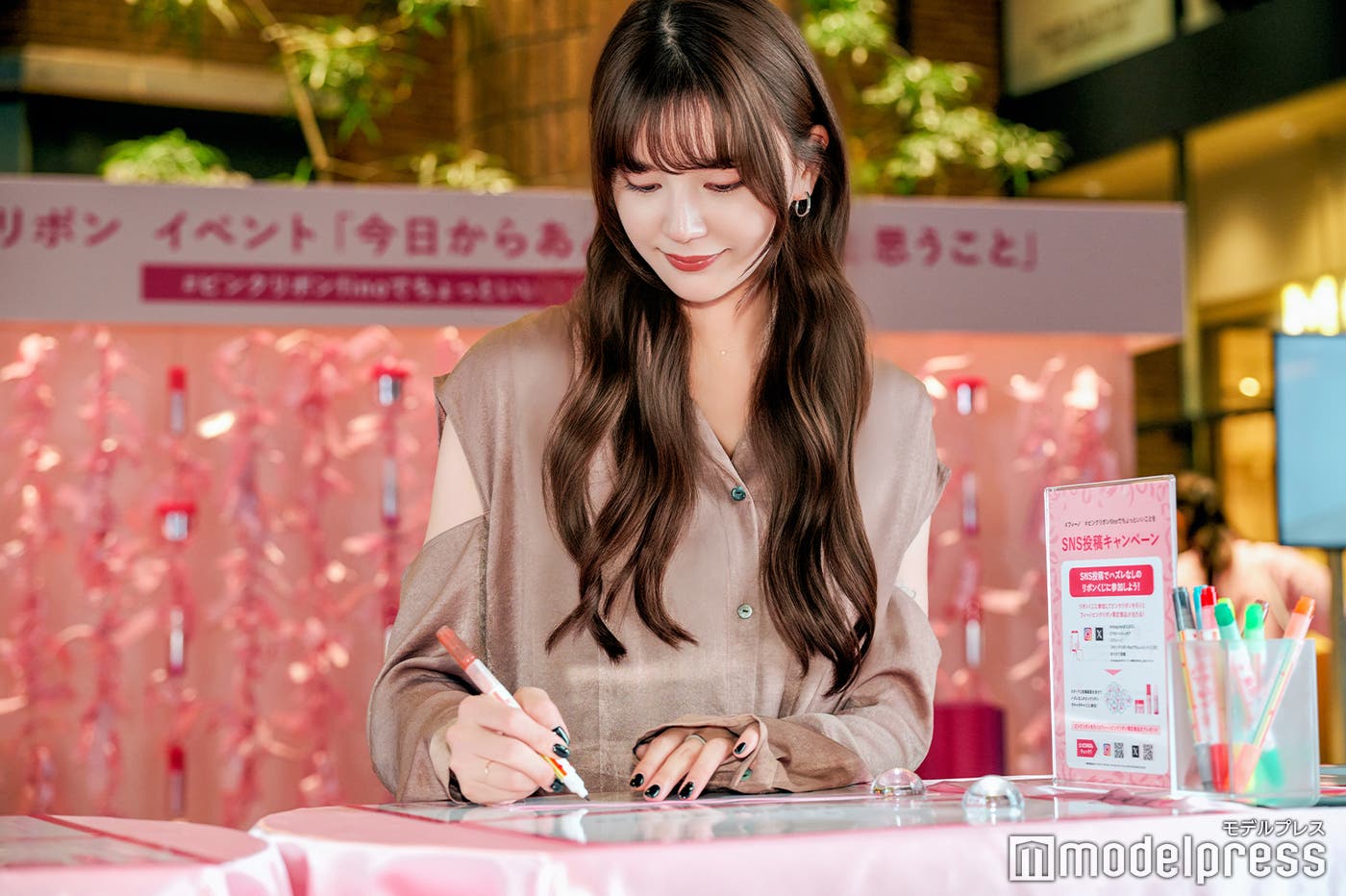 村田倫子さんも体験(C)モデルプレス