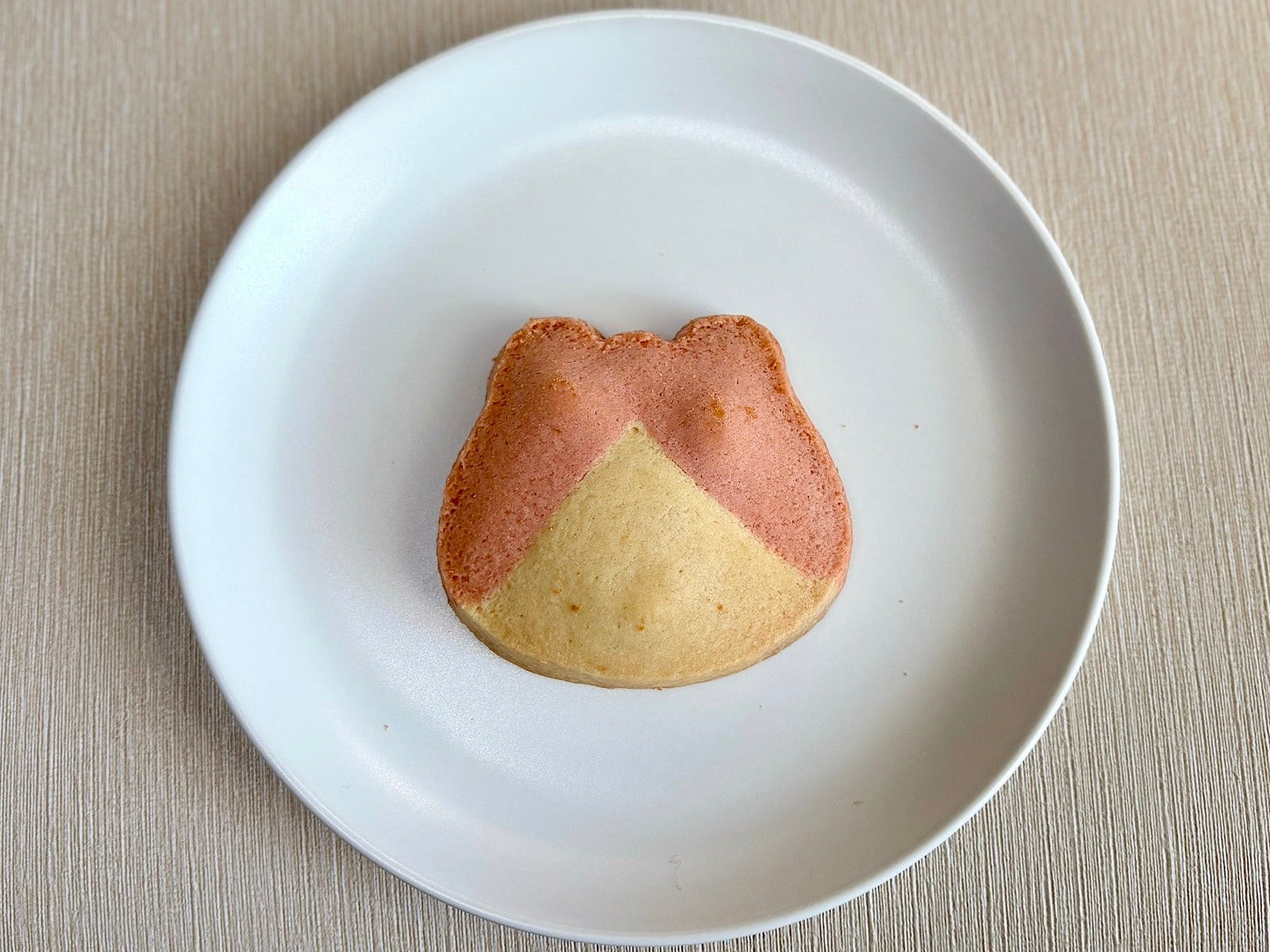 【ミニストップ】「にゃんともおいしいスコーン はちわれイチゴ」260円（税込）