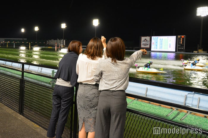 間近で繰り広げられるレースに応援にも力が入る(C)モデルプレス