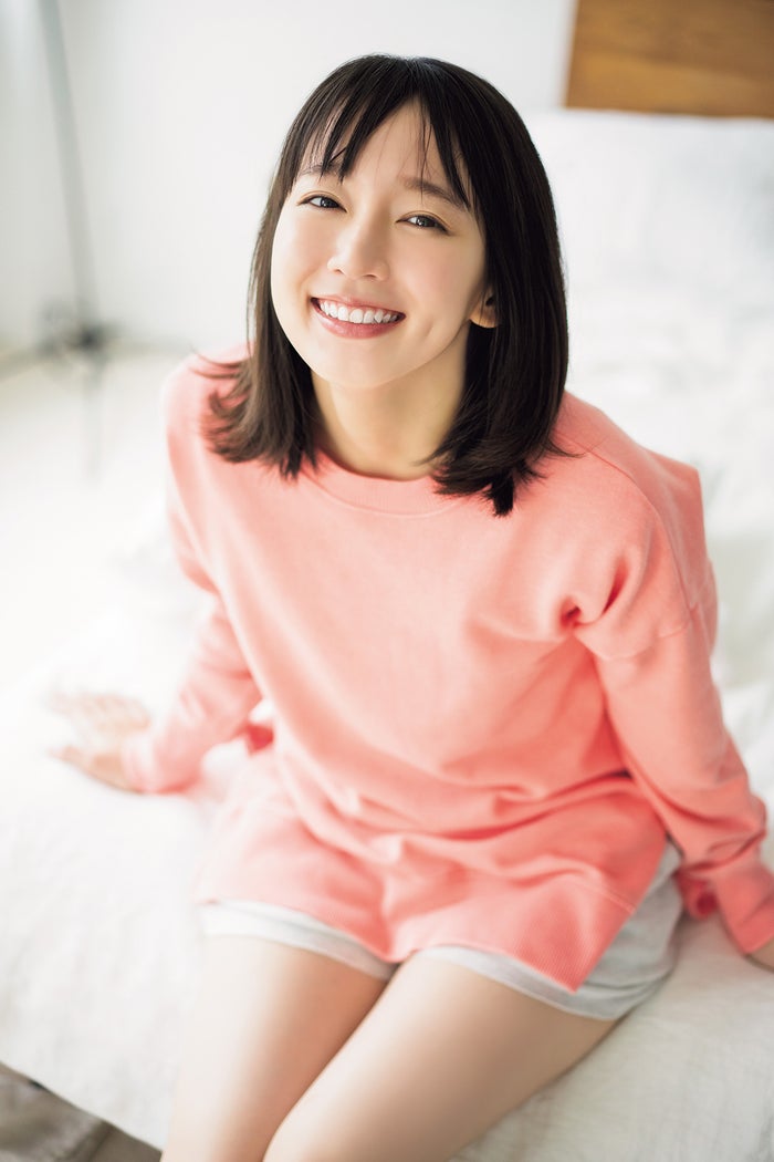 吉岡里帆 肩見せニットが色っぽい モデルプレス 吉岡里帆 肩見せニットが色っぽい モデルプレス