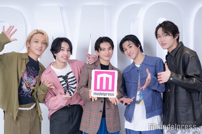 (左から)TAICHI(タイチ)、YUTA(ユウタ)、KEI(ケイ)、KANTA(カンタ)、RAIKI(ライキ)(C)モデルプレス