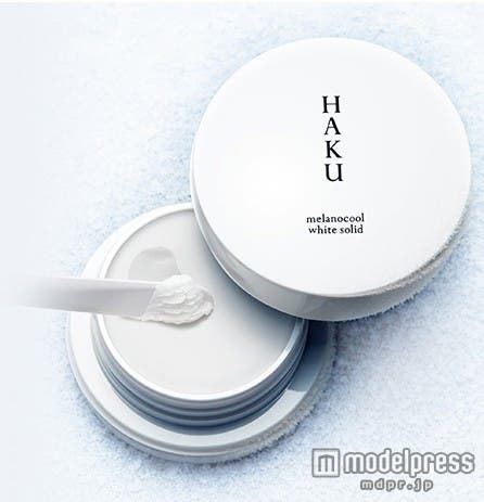 ひんやりした気持ち良さがやみつきに『HAKU メラノクール ホワイトソリッド』