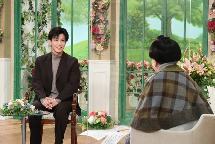 岩田剛典、黒柳徹子(C)テレビ朝日