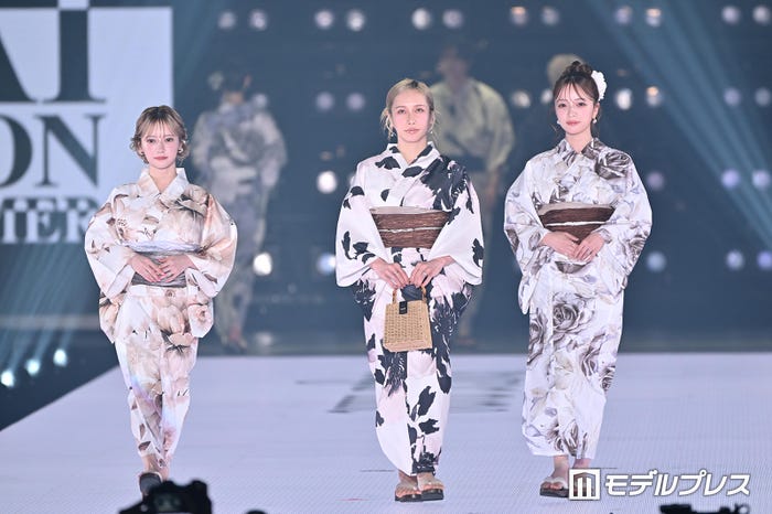 ヘラヘラ三銃士/まりな、ありしゃん、さおりん(C)モデルプレス