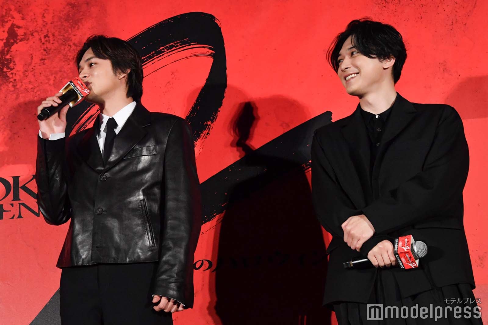 吉沢亮へのツッコミが止まらない北村匠海（C）モデルプレス