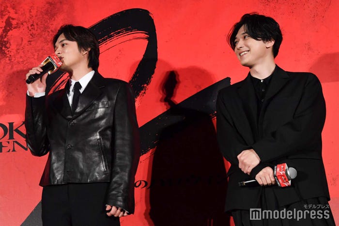 吉沢亮へのツッコミが止まらない北村匠海(C)モデルプレス