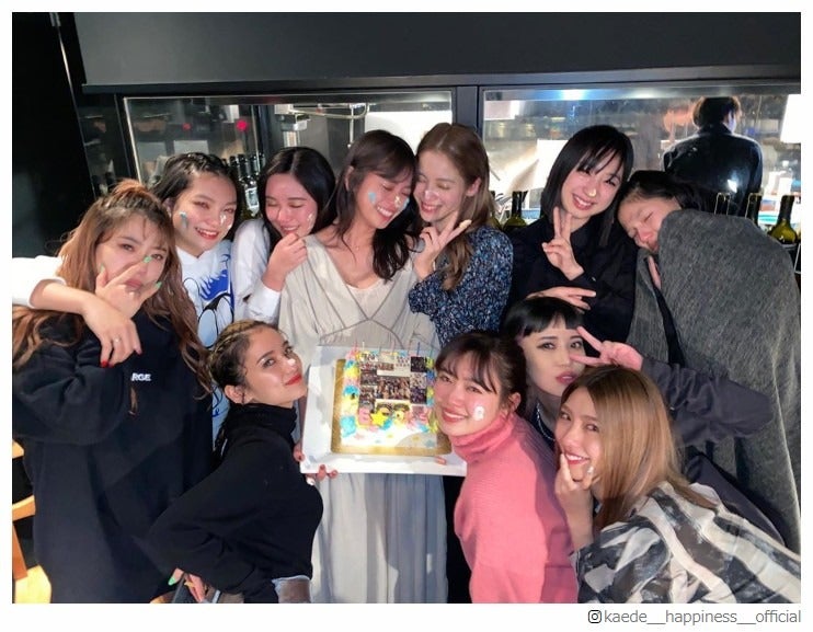 解散発表のE-girls、泣き顔のメンバーも　8周年迎え集合ショット披露