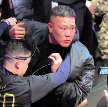 「なんやきさん！」「誰に手を出してんだこの野郎！」BD顔面凶器と横浜喧嘩自慢が大乱闘で騒然 「本物の不良」は怒り「アイツらより悪い事してきとる」“北九州のバケモノ”は衝撃宣告「ぼてぼてにする」