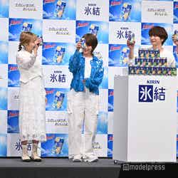 乾杯をする（左から）DJ LOVE、Saori、高畑充希、Fukase、Nakajin（C）モデルプレス