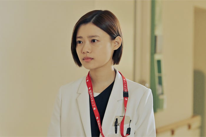 杉咲花「アンメット ある脳外科医の日記」第1話より(C)カンテレ