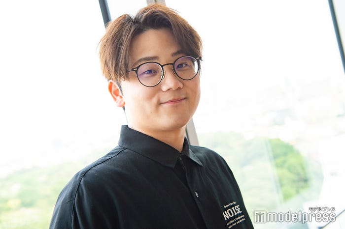 虫眼鏡 (C)モデルプレス