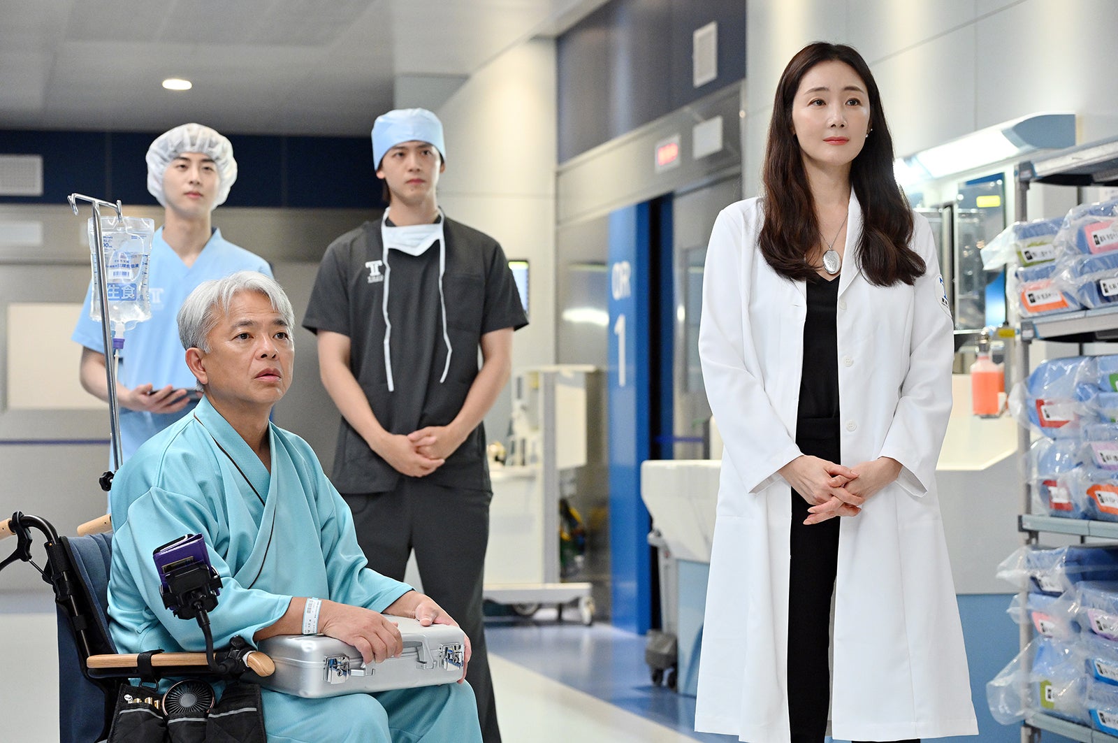 恵俊彰、チェ・ジウ「ブラックペアン シーズン２」第5話より（C）TBS