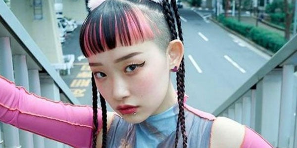 Tiktokで流行中 水曜日のカンパネラ エジソン に中毒性 コムアイのdna受け継ぐ2代目ヴォーカリスト 詩羽への注目高まる プロフィール モデルプレス