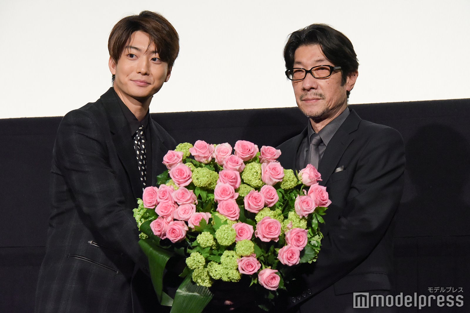 伊藤健太郎、阪本順治監督（C）モデルプレス