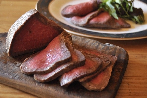 鍋で焼き蒸し ローストビーフ