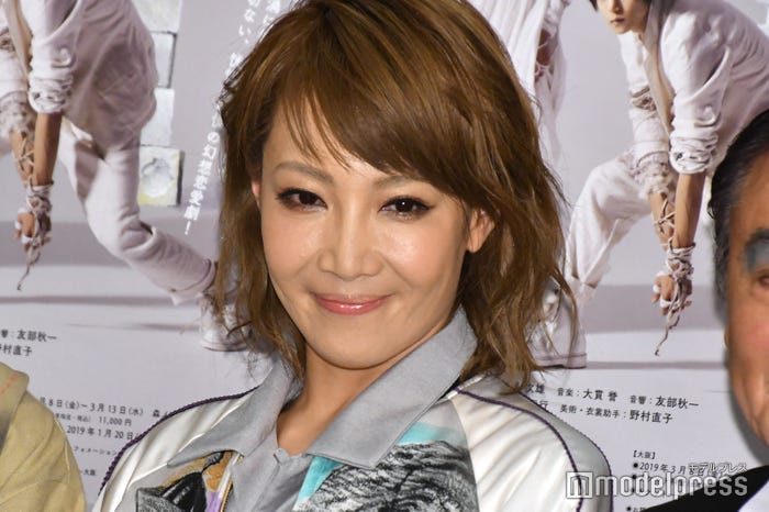 柚希礼音(C)モデルプレス