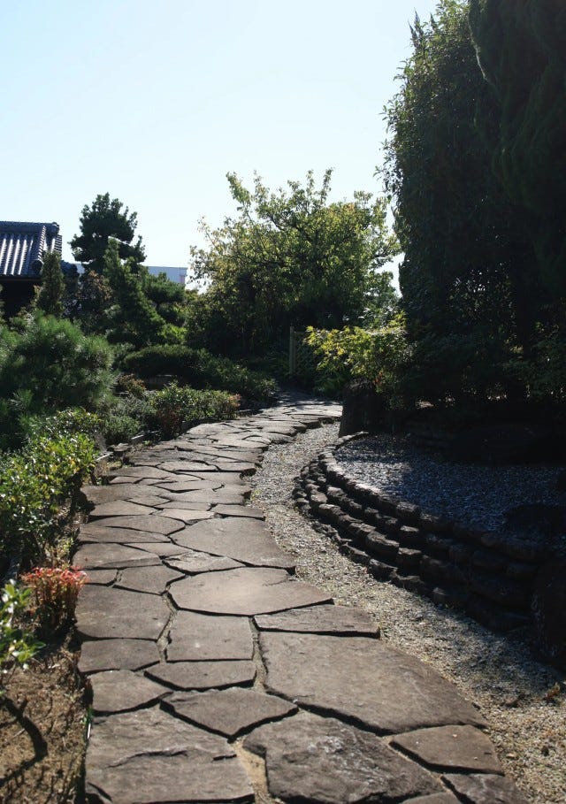 神戸発祥の人気カレーが楽しめるスポットが大阪に誕生