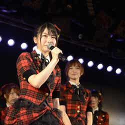 横山由依(C)AKS