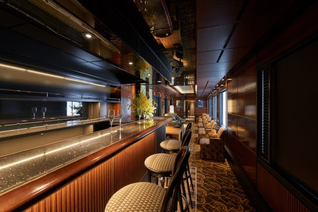 ラウンジカー／画像提供：西日本旅客鉄道