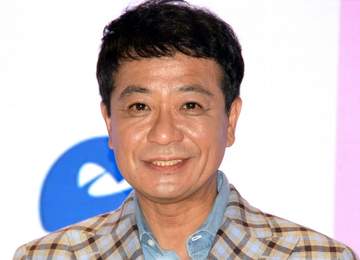 「こんなに綺麗な奥様と♥」長男＆次男も俳優デビューの中山秀征 四男が英国の学校卒業 元宝塚の妻と参加「彼氏みたい♥」「息子みんなイケメン」