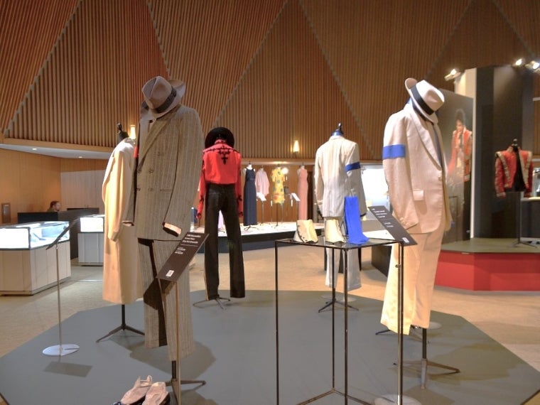 阪急うめだ本店 マイケル・ジャクソンとダイアナ妃のオークション衣装の特別展覧会