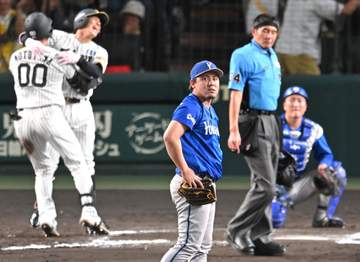 DeNAが今季7度目サヨナラ負け 9月初連敗でAクラス確定できず 八回の好機でまさか無得点 相川監督には打球直撃アクシデント
