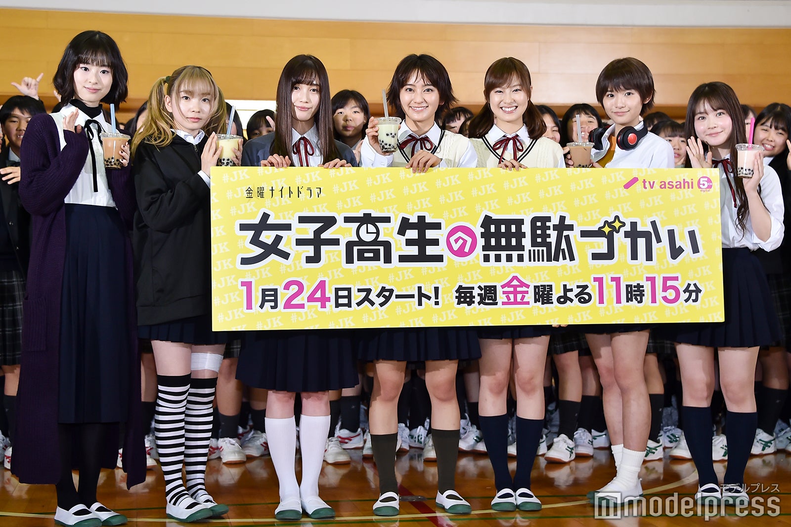 （左から）井本彩花、福地桃子、中村ゆりか、岡田結実、恒松祐里、浅川梨奈、畑芽育（C）モデルプレス