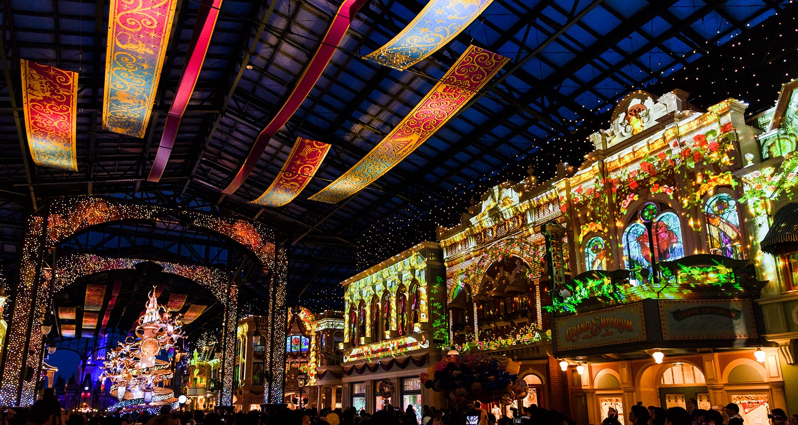 東京ディズニーランド「セレブレーションストリート」 ※イメージ （C）Disney