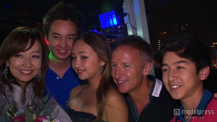 ジェームズさん&倉沢淳美さん一家/画像提供:毎日放送