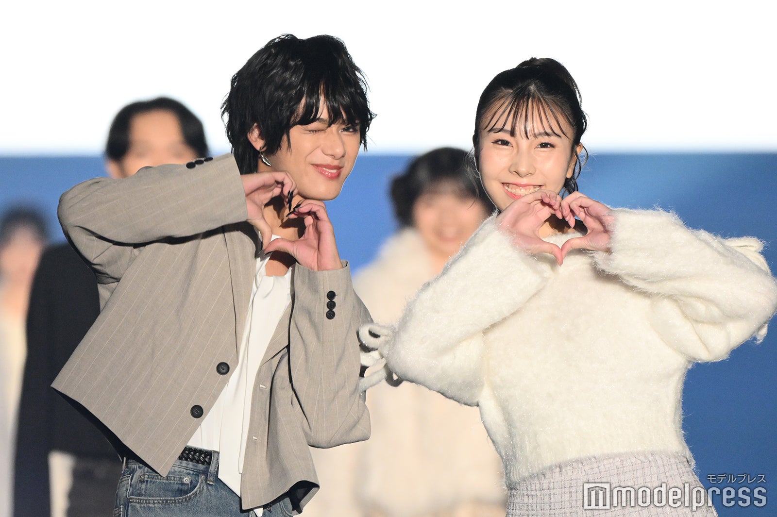 高岡遼佑さん、服部琴夏さん（C）モデルプレス