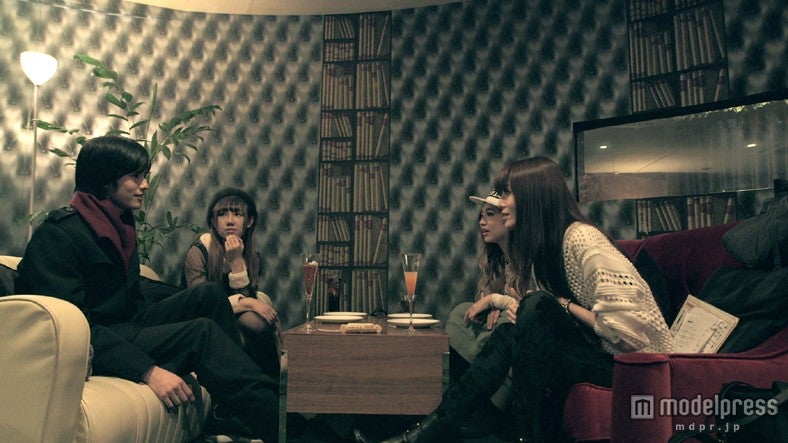 左から：岩永徹也、竹内桃子、今井華、島袋聖南／「テラスハウス」2月22日放送回より（画像提供：フジテレビ）