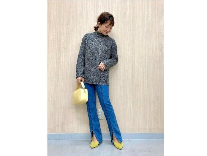 いろんな色が混ざったメランジニットが新鮮　出典：StyleHint