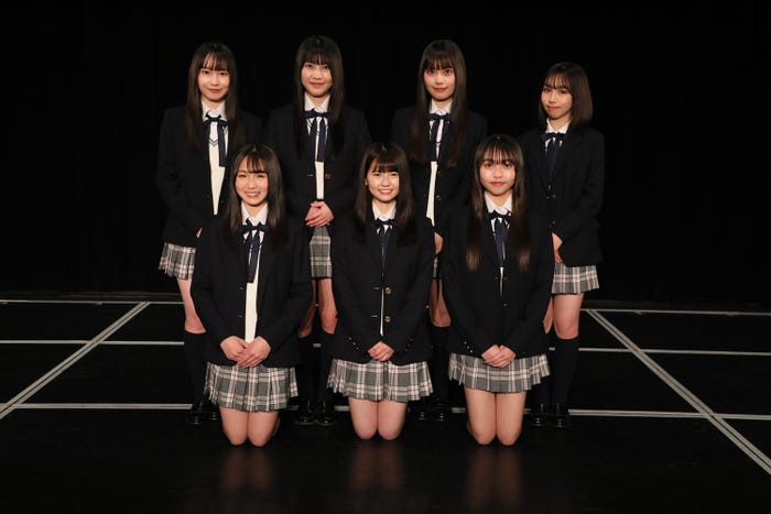 (後列左から)大村杏、篠原京香、山村さくら、脇田葵、(前列左から)杉本りいな、原優寧、森本くるみ (C)2022 Zest, Inc.