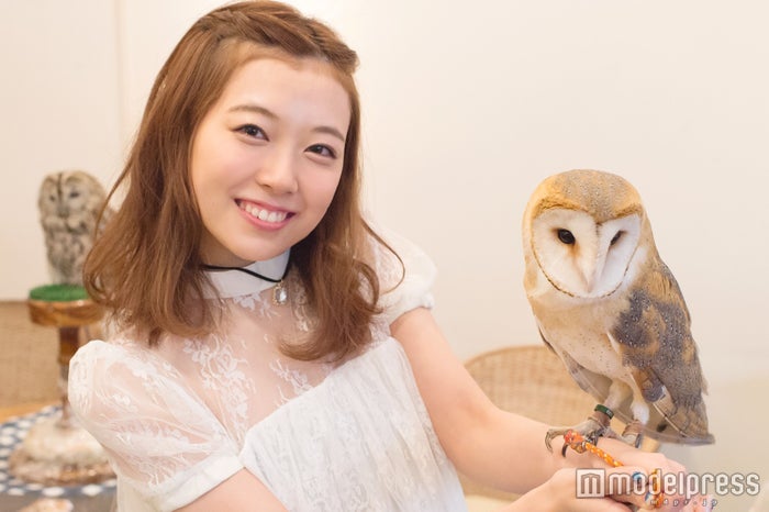 フクロウを乗せる 渡辺美優紀 も可愛い 事件発生で 心臓が止まるかと みるきー オトナ行き Vol 35 モデルプレス