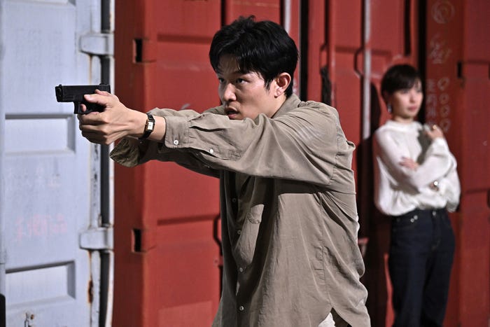 鈴木亮平、戸田恵梨香「リブート」第6話(C)TBS