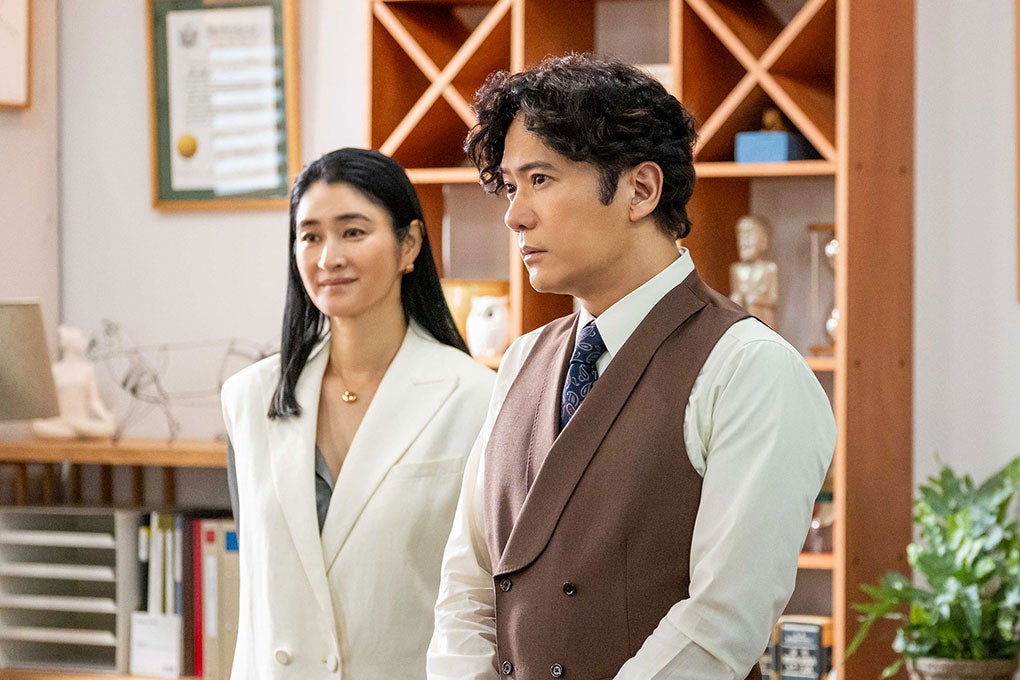 小雪、稲垣吾郎（C）「リーガルビート –逆転の法廷–」第1話