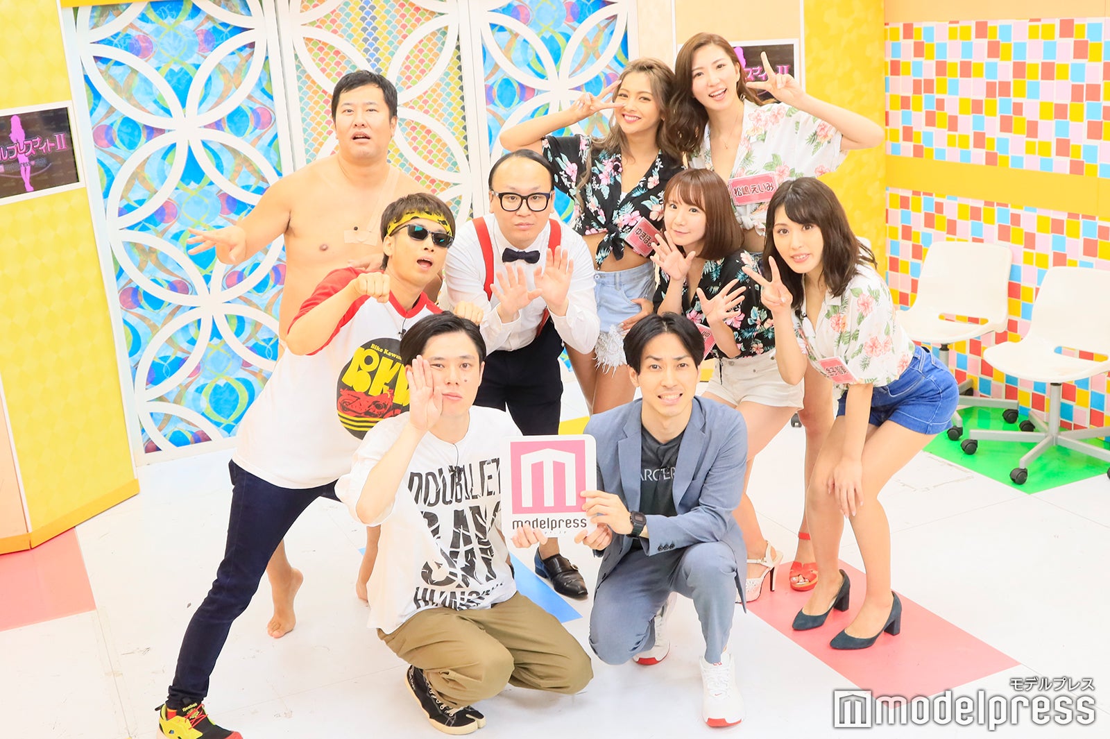 （前列）井下好井（後列左から）とにかく明るい安村、バイク川崎バイク、たかし、ゆきが、相良朱音、松嶋えいみ、金子智美（C）モデルプレス