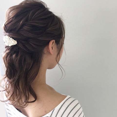 結婚式のお呼ばれヘアは上品なハーフアップで マナーを守った大人おしゃれな髪型 モデルプレス