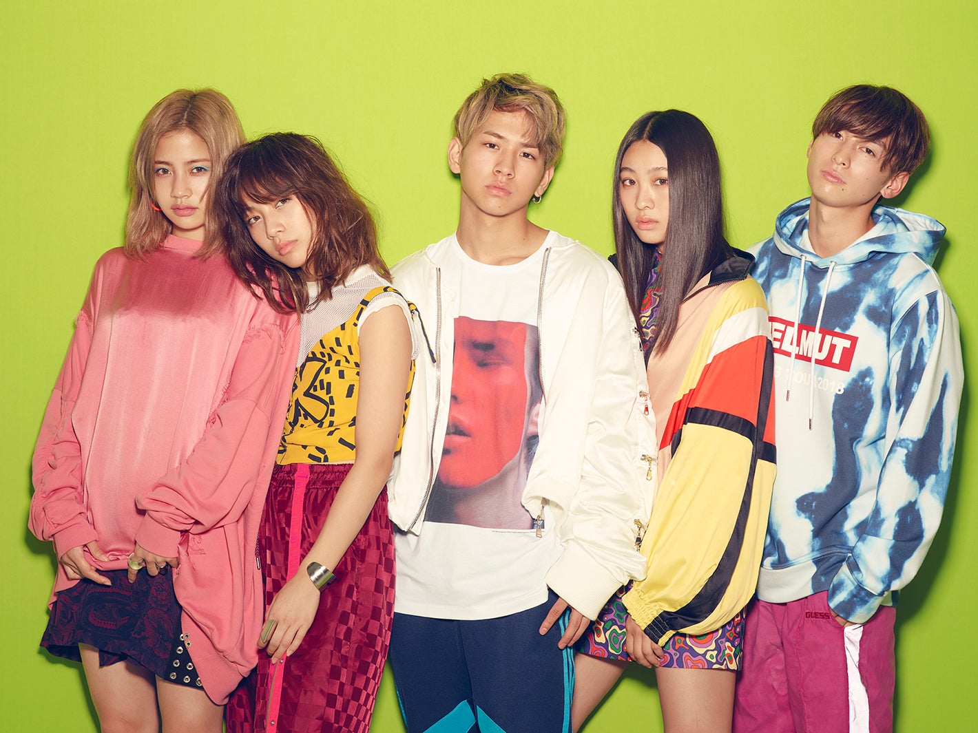 ジャケット写真でイメチェン（！？）したlol（画像提供：avex）