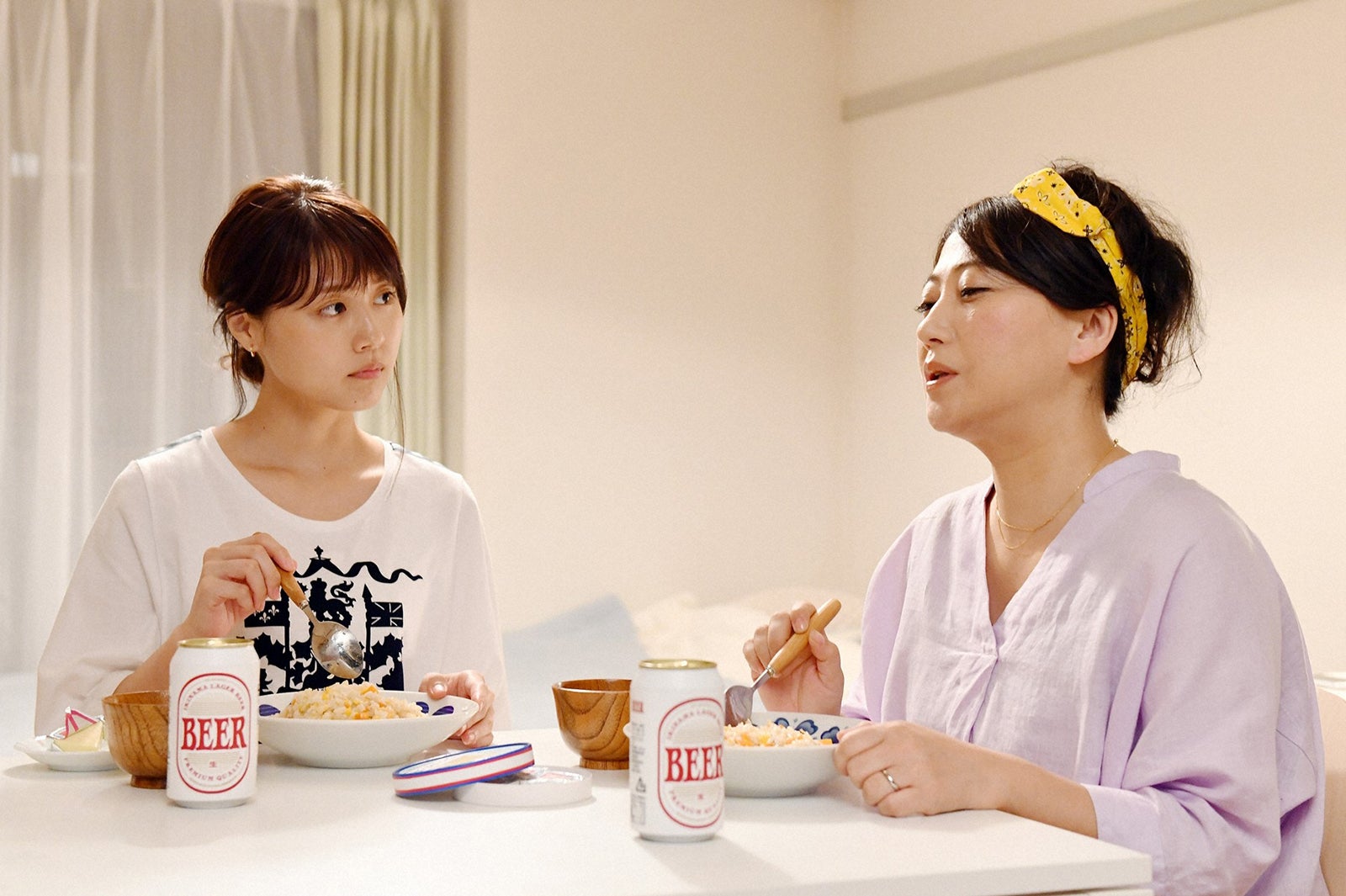 有村架純、友近／「中学聖日記」第2話より（C）TBS