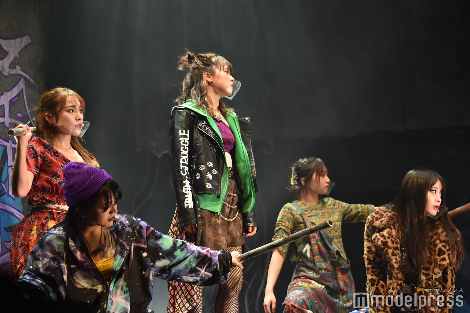 百鬼夜行／中央が倉野尾成美（C）モデルプレス（C）「マジムリ学園蕾」製作委員会