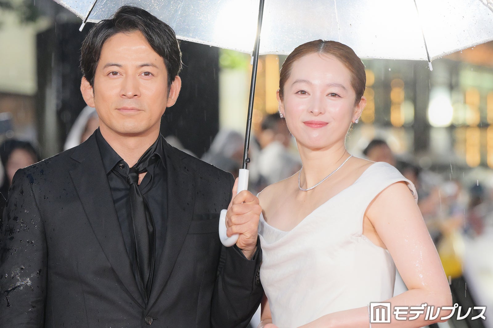 岡田准一、清野菜名（C）モデルプレス
