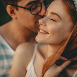 好きでたまらない 彼女が好きすぎる彼氏の愛情表現3つ モデルプレス