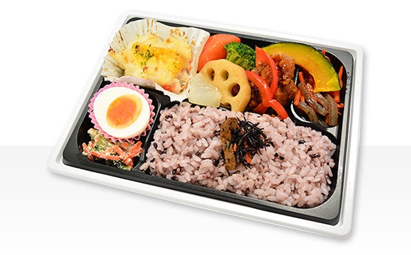 管理栄養士監修 黒米甘酢唐揚げ弁当（提供画像）