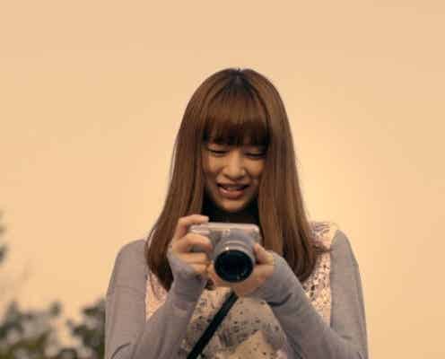 北川景子、新デジカメCMオンエア 「猫の細道」を訪れる