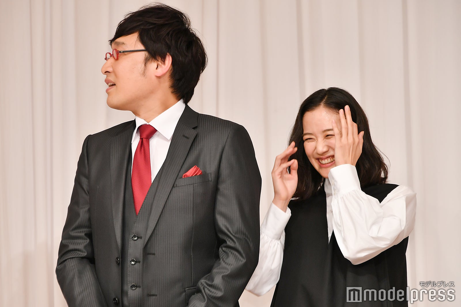 山里亮太＆蒼井優（C）モデルプレス