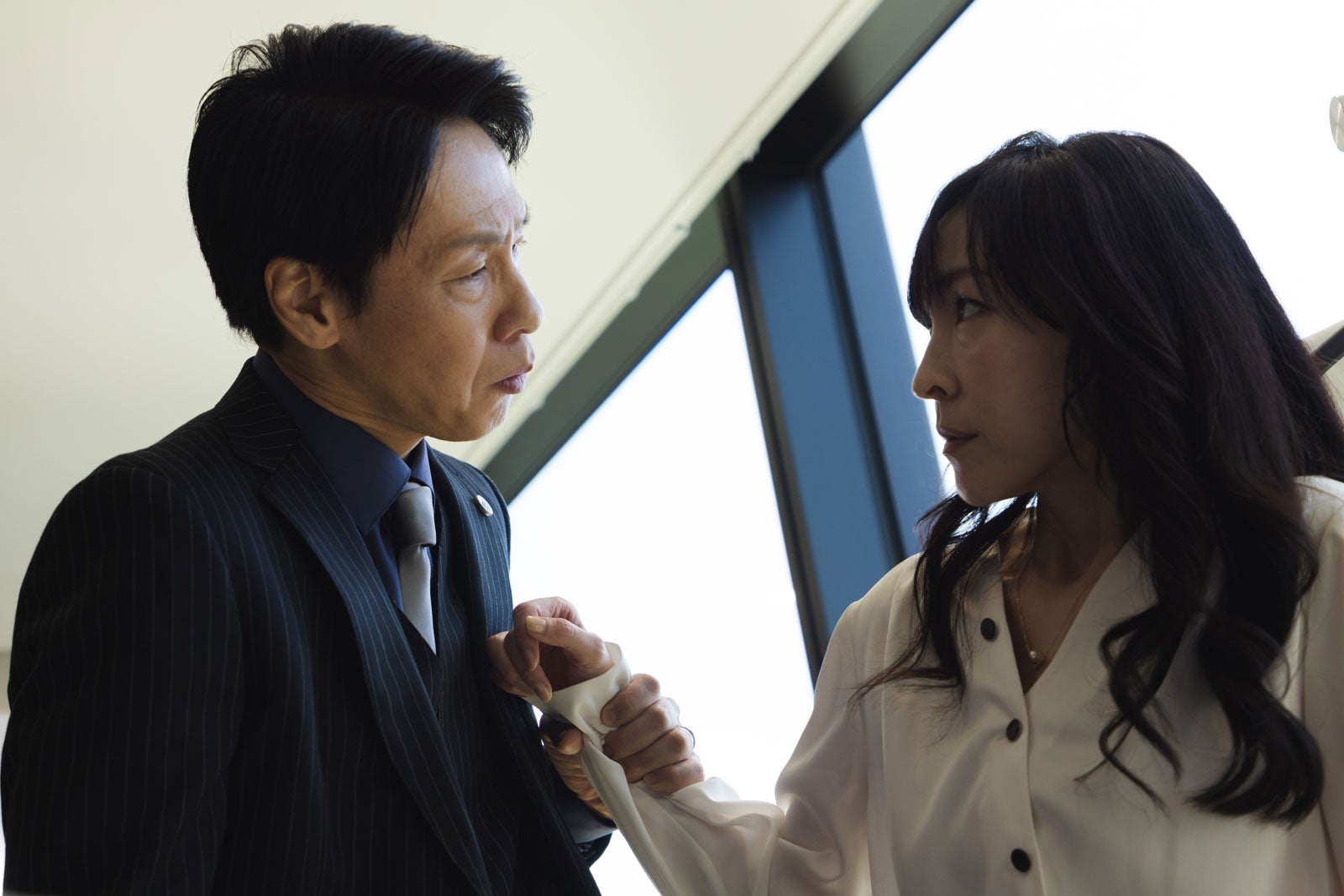 大倉孝二、麻生久美子（C）テレビ朝日・SLL